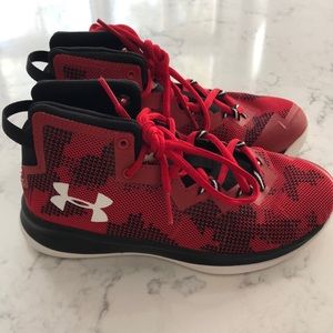 Boys Under Armour basketball shoes, size 2youth.